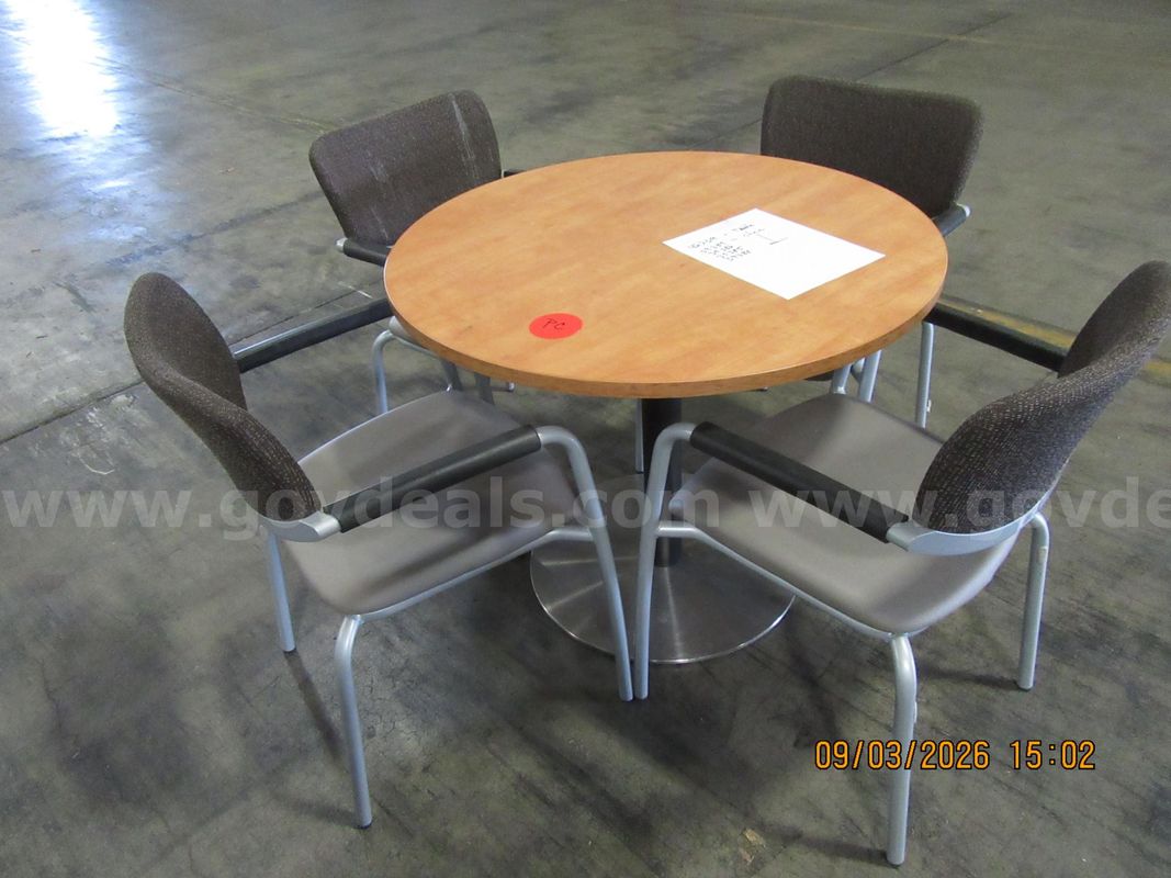 Lot of 4 chairs and table