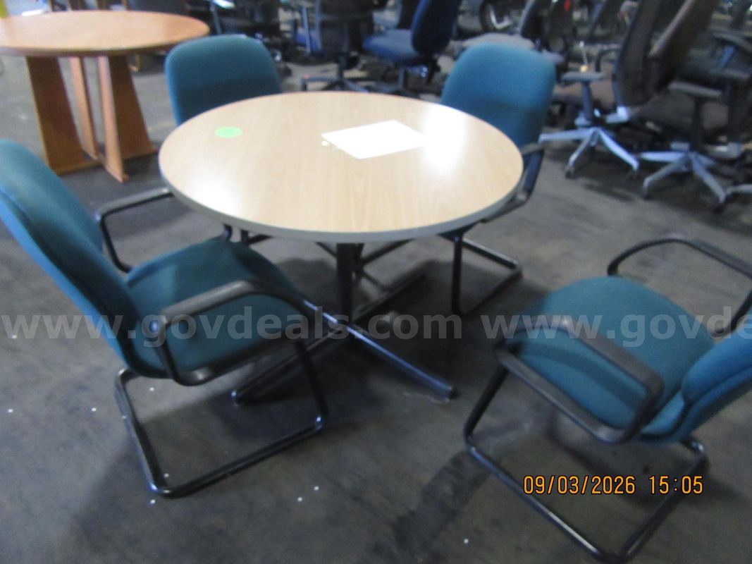 Lot of 4 chairs and table