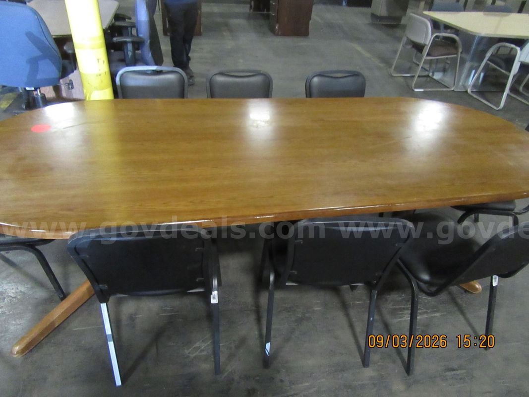 Lot of 8 chairs and table