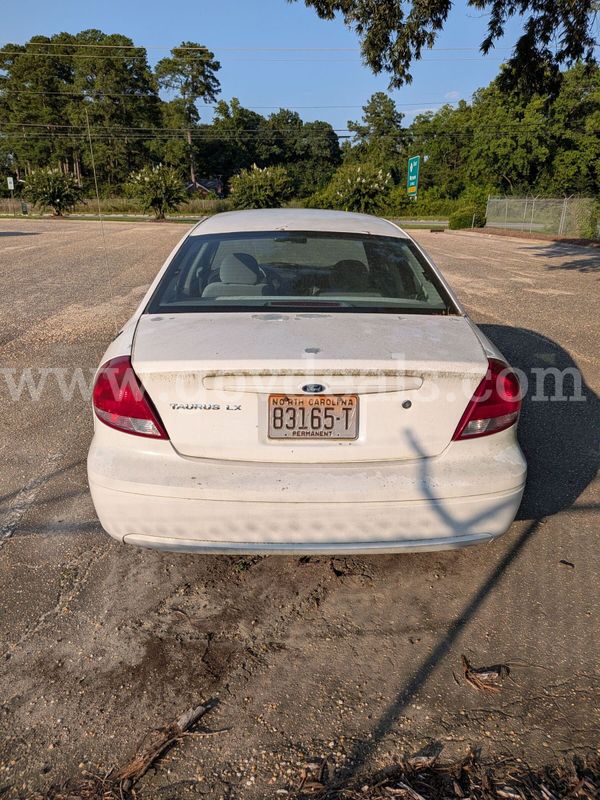 2007 Ford Taurus {white} As is