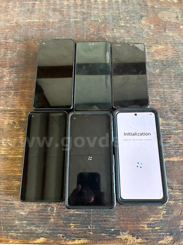 Lot of 6 Samsung Galaxy Smart Phones
