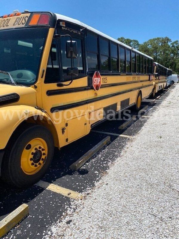 2011 Freightliner B2 Bus