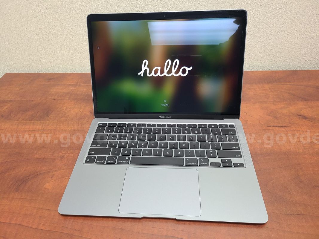 1 Apple MacBook Air