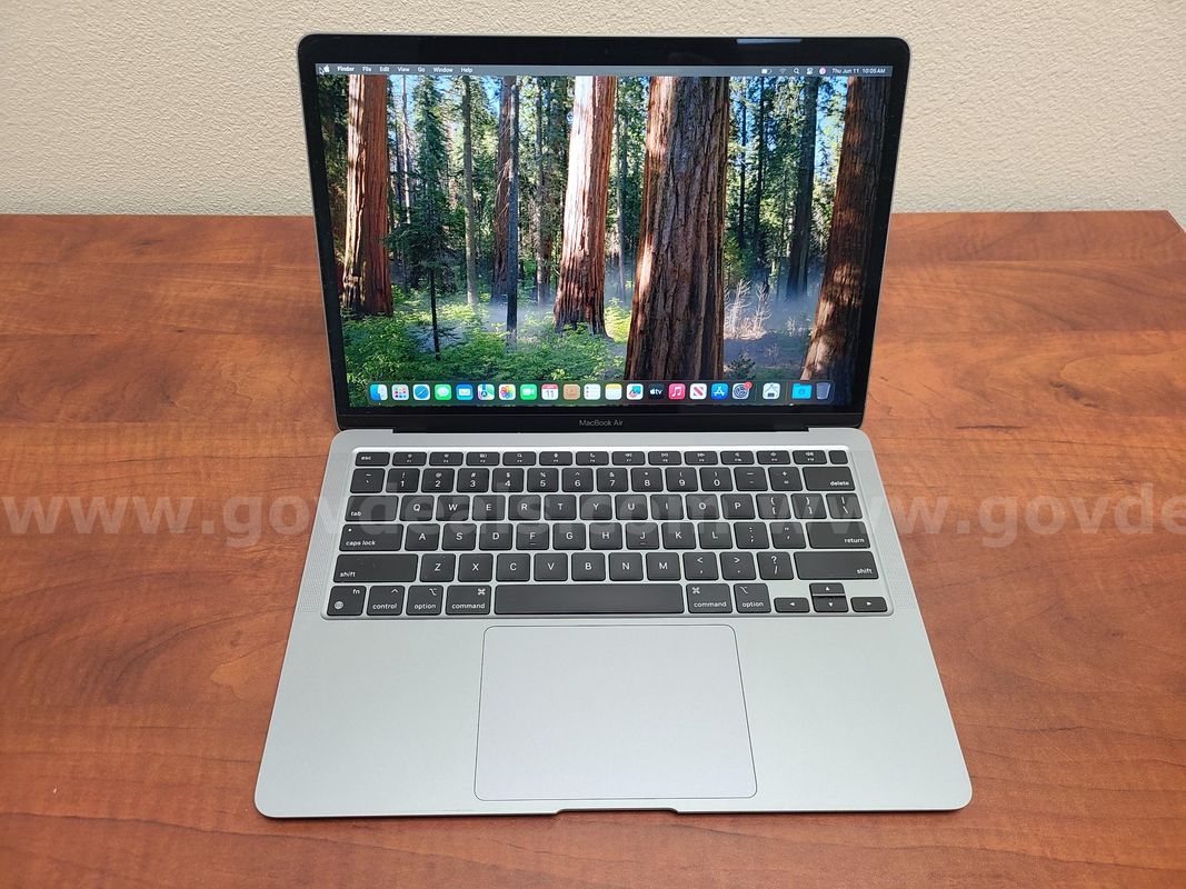 1 Apple MacBook Air