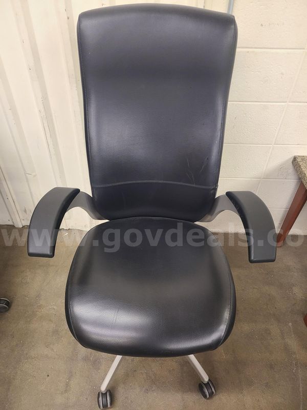 1 Rolling Office Chair