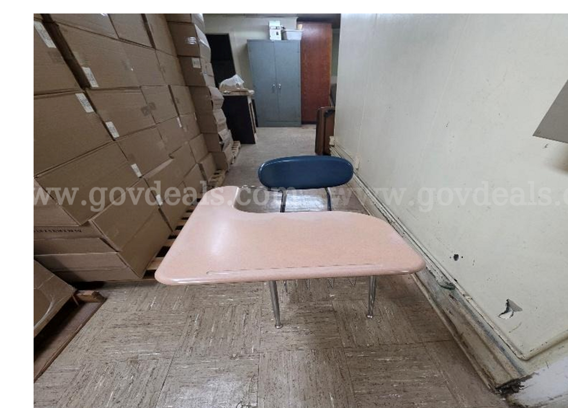 Bulk Lot of 30 Middle School Student Classroom Desks – Condition Varies