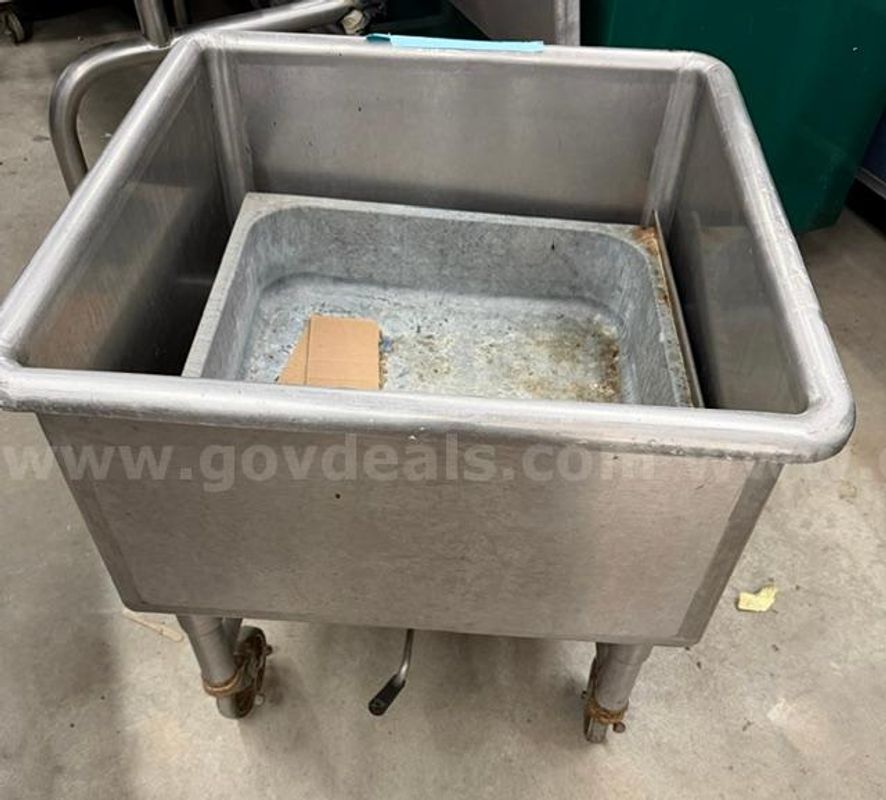 Stainless Steel Commercial Tub on Wheels (1) Must Pick Up Quick!
