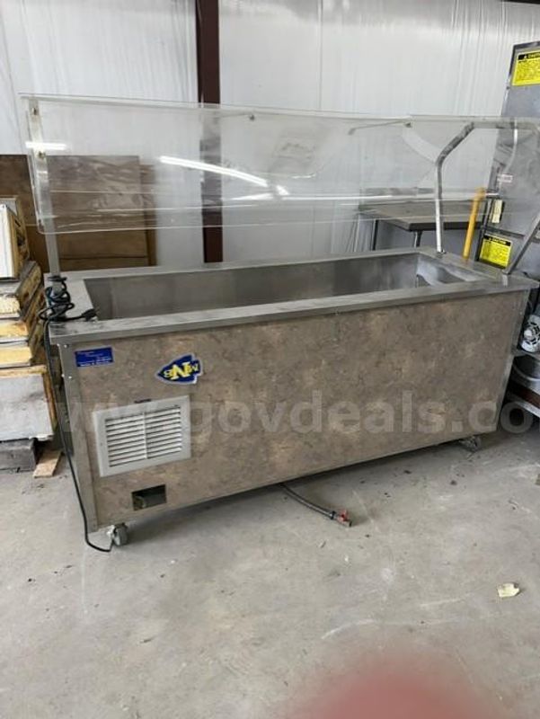 Commercial Vollrath Refrigerated Serving Table (1) Must Pick Up Quick!