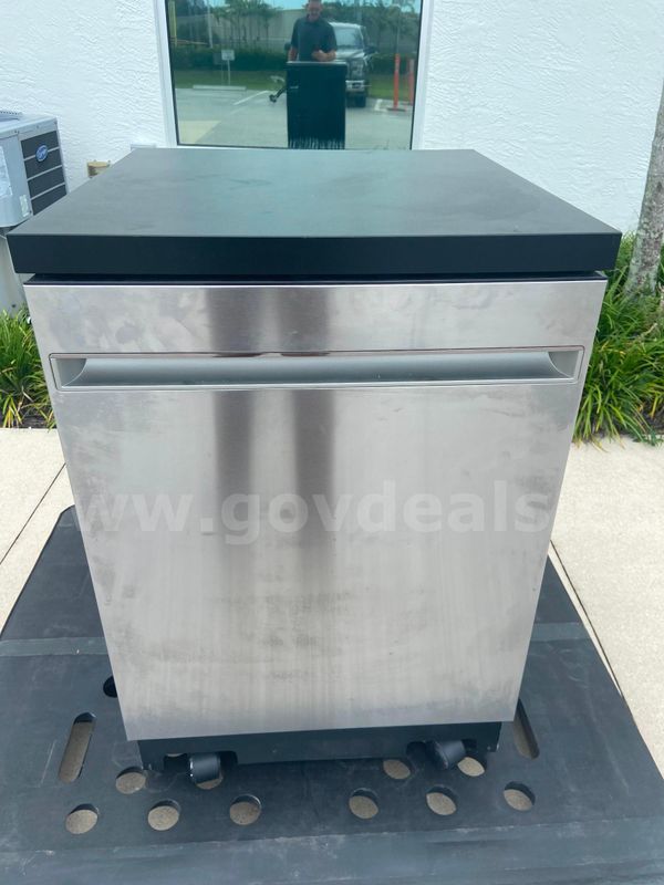 GE dish washer, new with scratch n dent