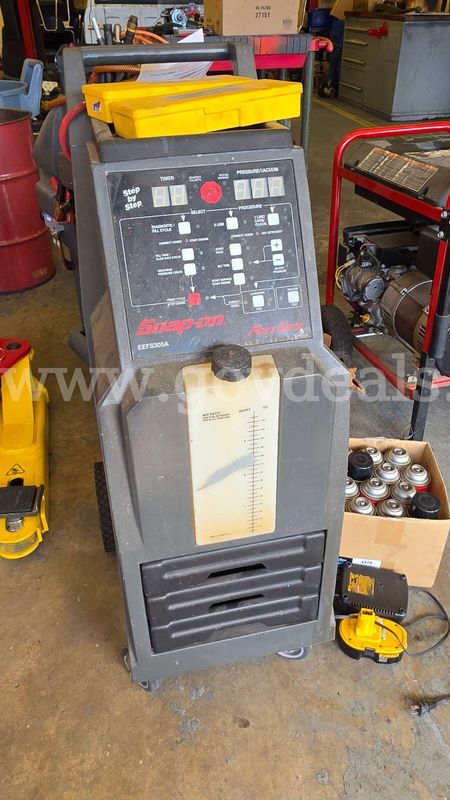 Snap-On Fuel Kare Machine and Cans