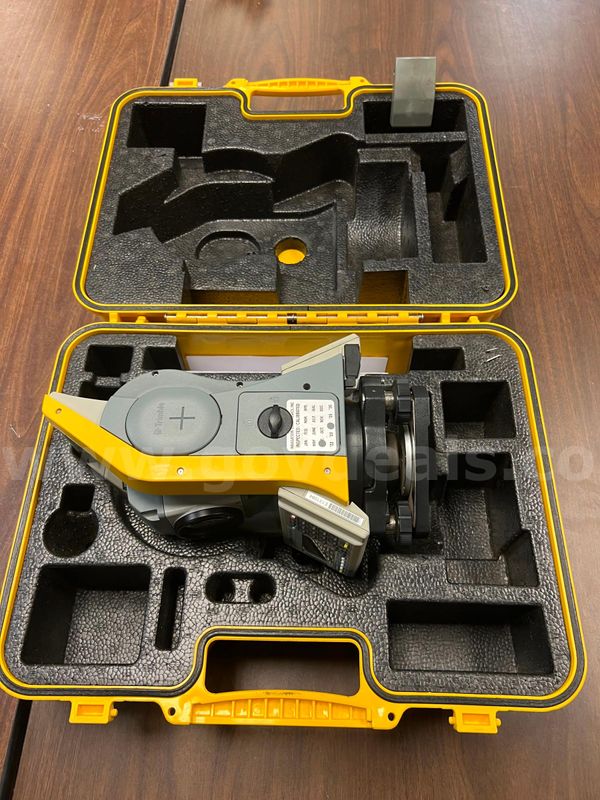 LOT - TRIMBLE SURVEY TOTAL STATION, & 2 TRIMBLE GPS RECEIVERS & DATA COLLECTORS