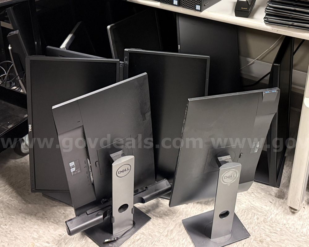 Lot - Quantity of 12 - Used - Dell 24" Monitors - Assorted Models