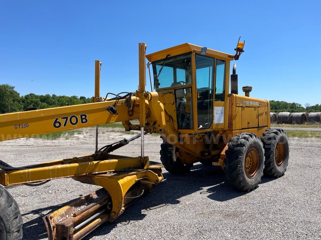 1989 John Deere 670B Motor Grader