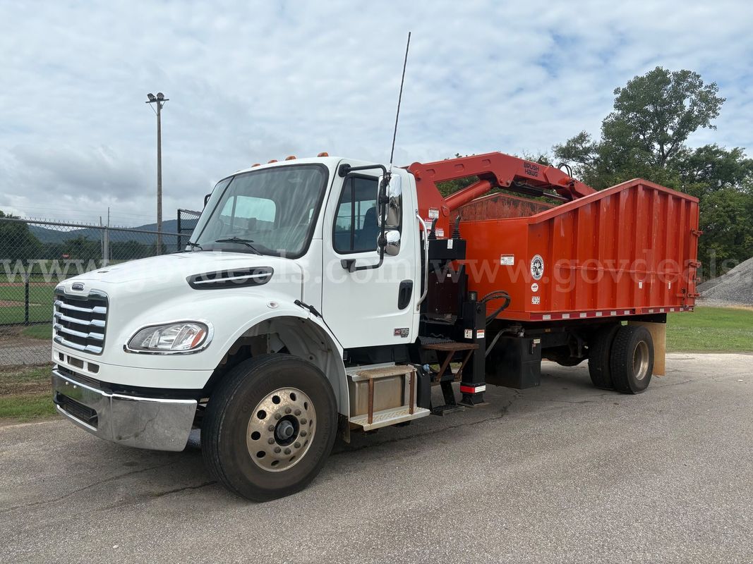 2023 Freightliner M2 106