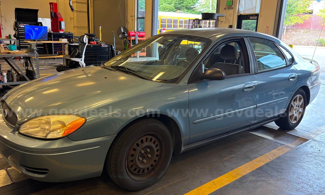 2006 Ford Taurus **Low Miles**