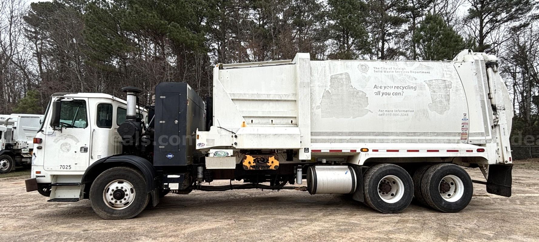2014 Autocar (CNG) ACX-64-NG/New Way ASL29, 29 Yard Automated Side Loader Refuse Truck