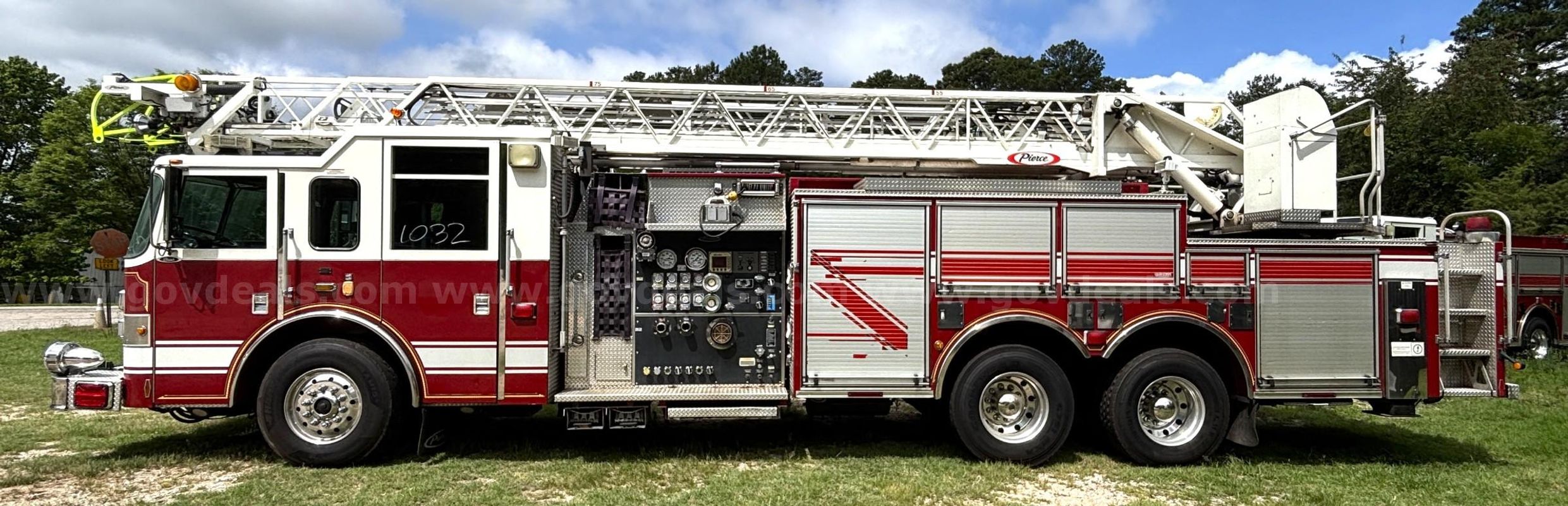 2005 Pierce Dash 75' Ladder, Waterous, Fire Truck
