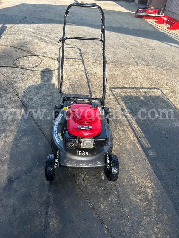 LOT D - 1 Honda Push Mower, HRC215 -MZAU-6120546
