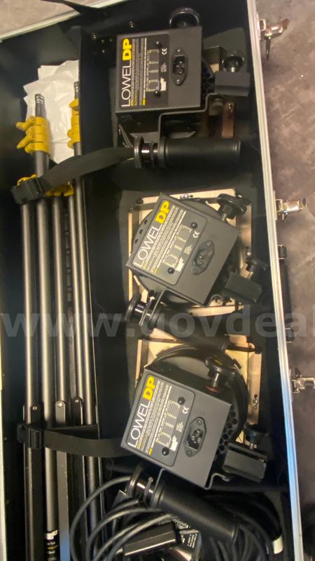 Lowel Light Kit - 3 Lights, 2 Stands
