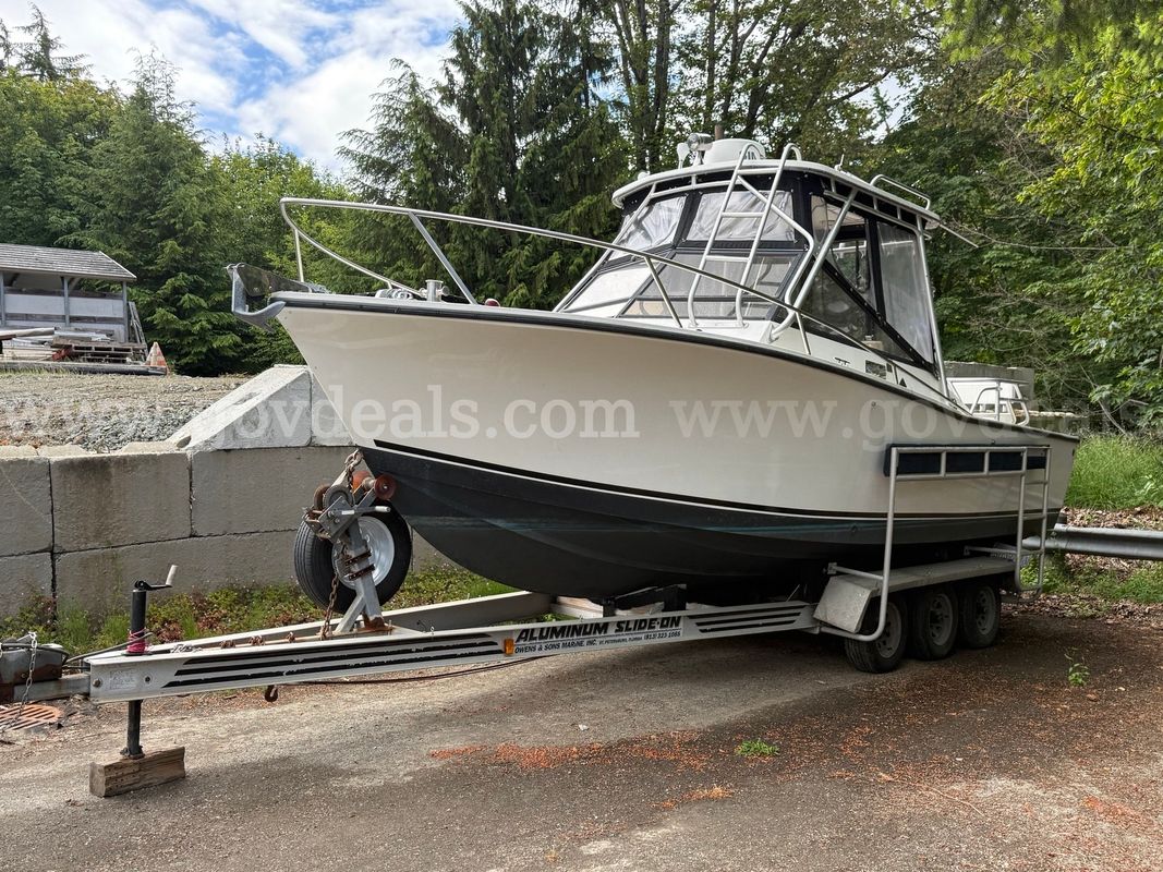 1995 CAROLINA EXPRESS SPORT-FISHER VESSEL WITH TRAILER