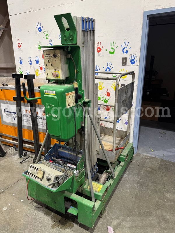 Genie Manual Vertical Mast Single Man Lift 25'