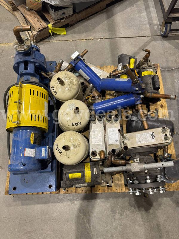 Bundled lot of pumps and motors, accumulators, filter housings, and heat exchangers