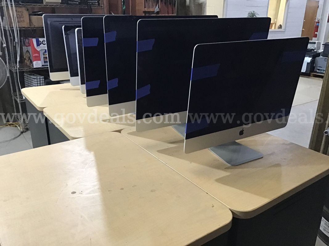 Lot 27 - 7 iMac All-In-One Desktop Computers - 115lbs