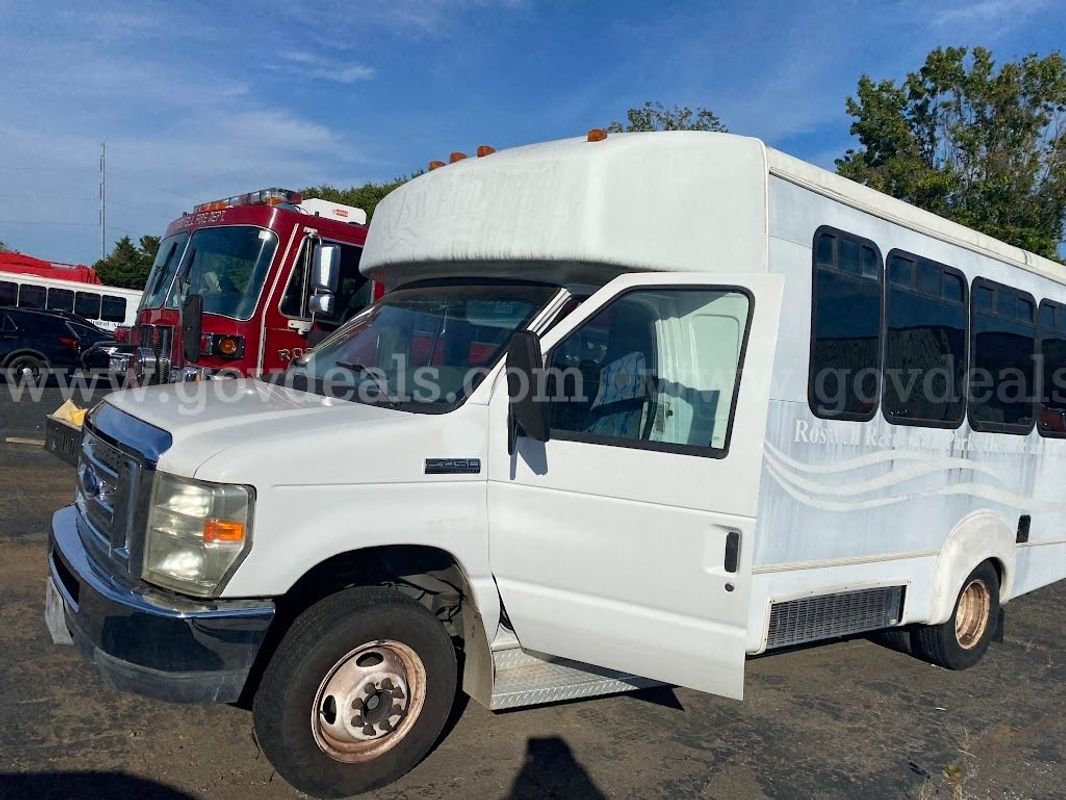 2008 FORD E-SERIES/GOSHEN COACH