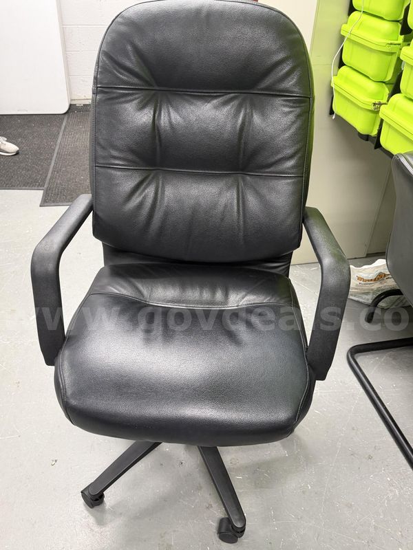 Lot of miscellaneous office chairs