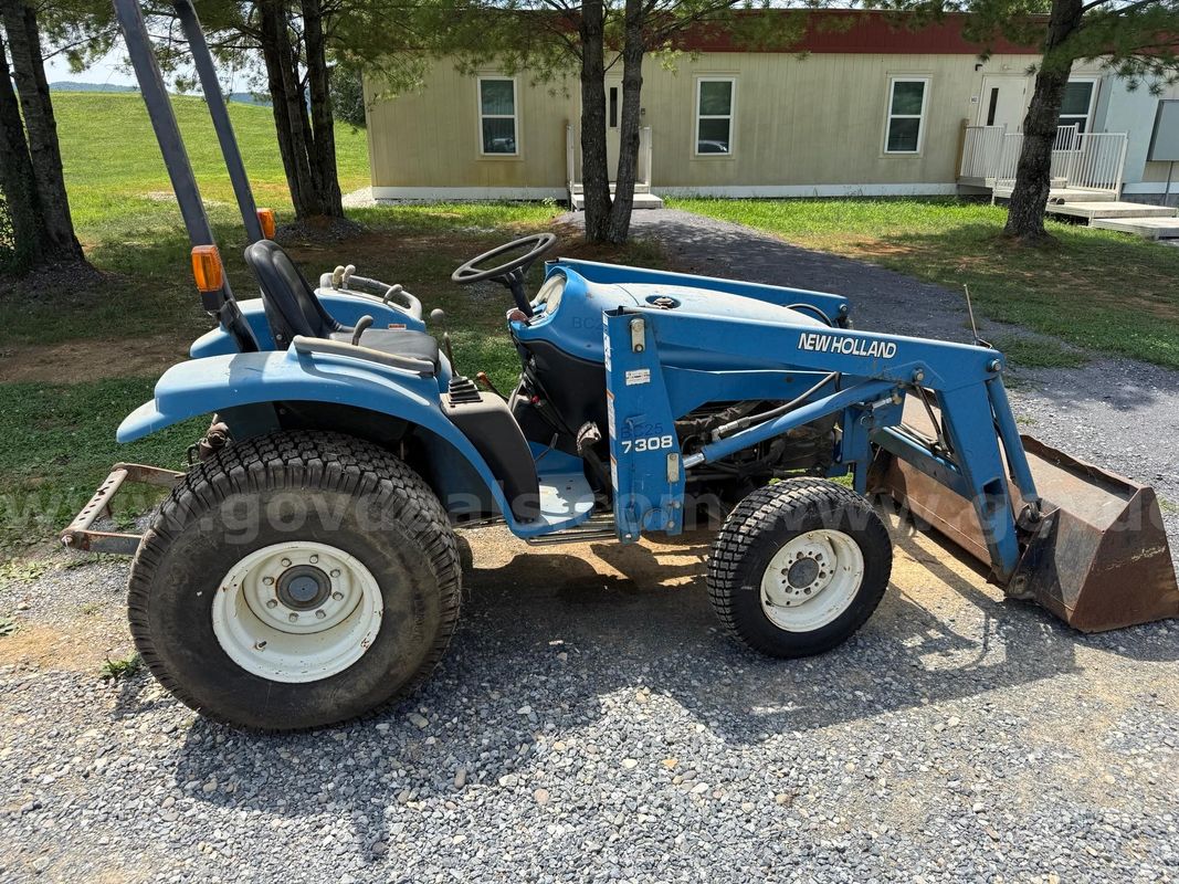 New Holland 1725 Tractor