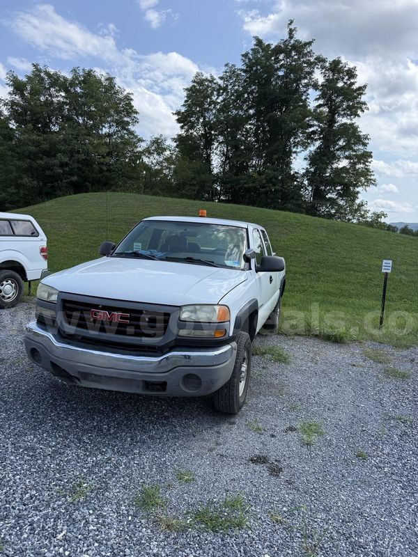 2005 GMC Sierra 2500HD Ext. Cab Long Bed 4WD