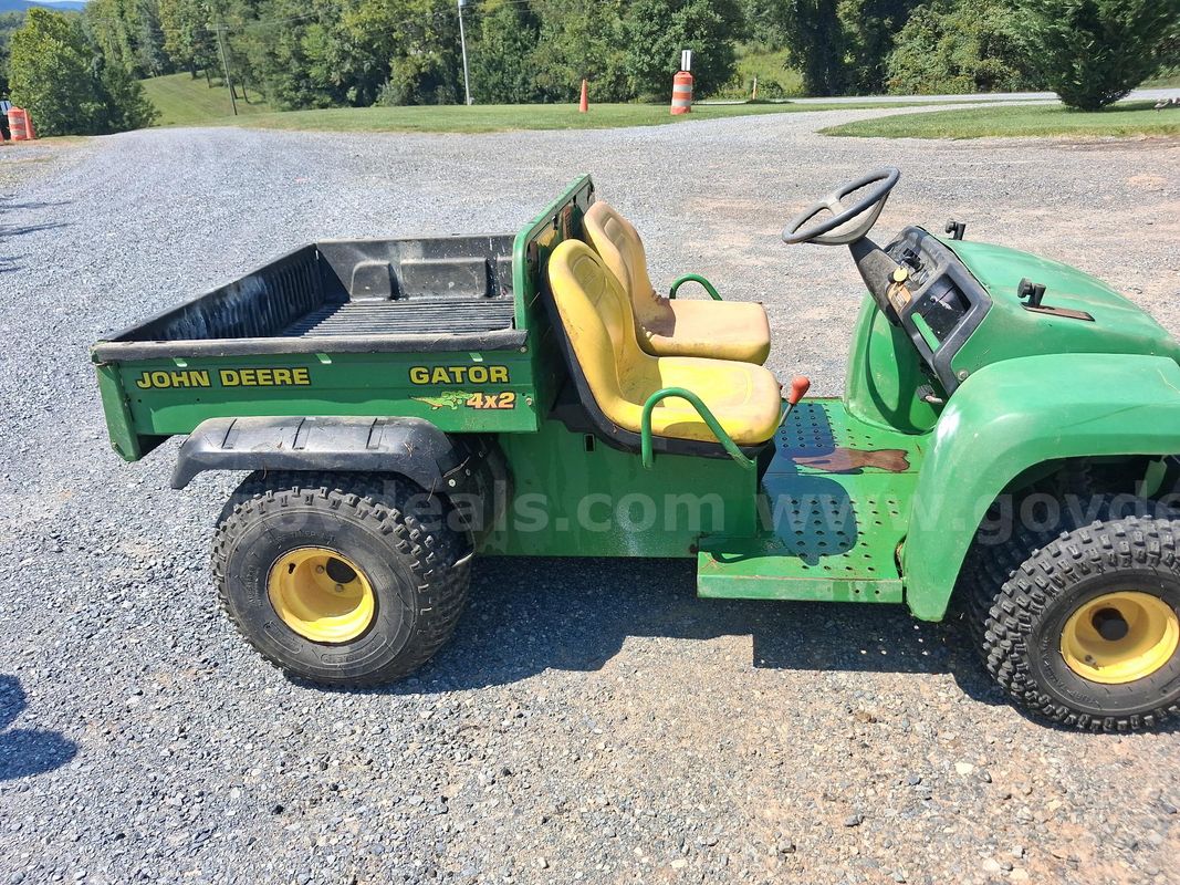 John Deere 4 x2 Turf Gator
