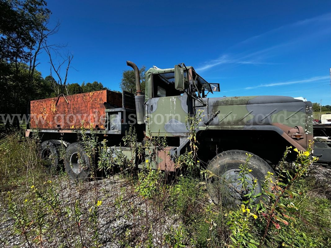 AM General 5-Ton Military Cargo Truck with Front Winch (Water Truck)