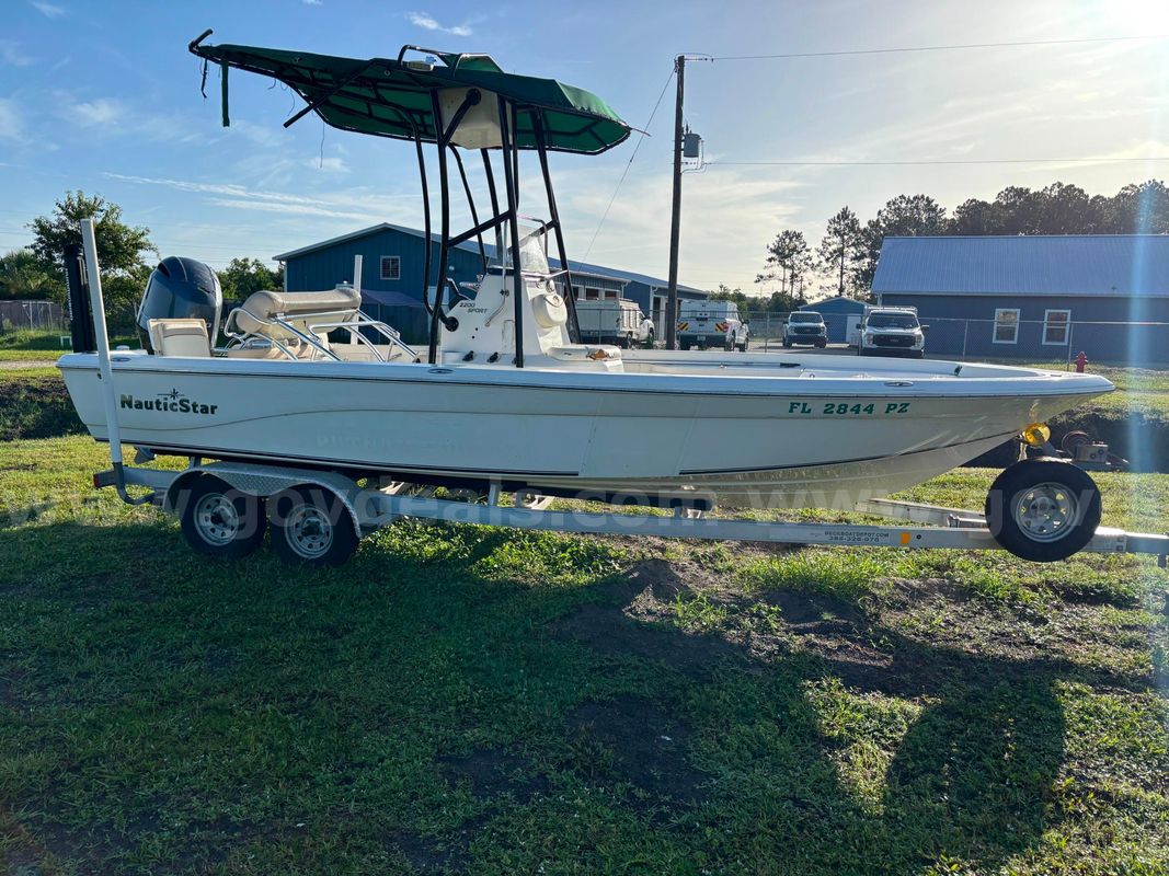 Nauticastar Boats 2200 Sport-Yamaha 200 Motor & Tandem Trailer