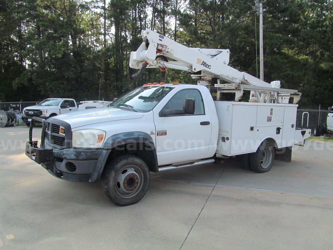 2010 Dodge Ram 5500 Altec Bucket Truck