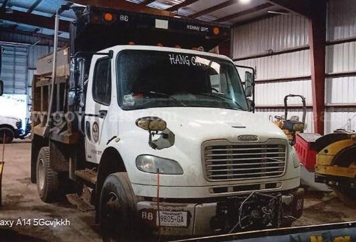 2012 Freightliner M2 106