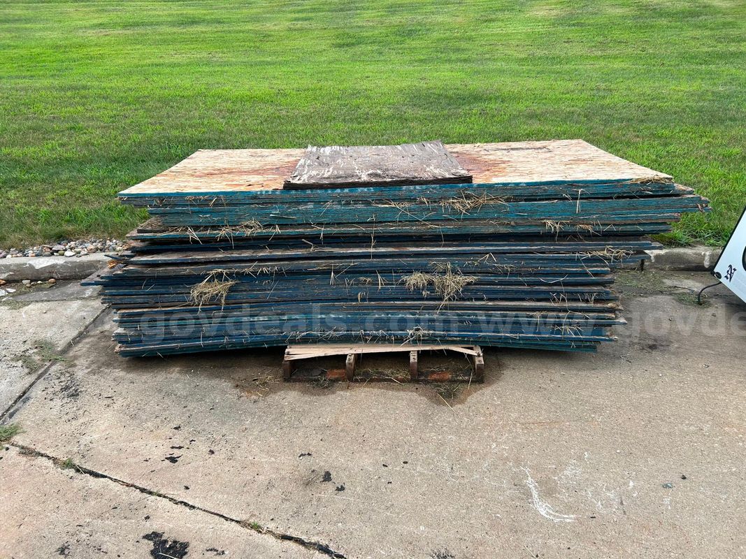 4x8 1/2 Chip Board Plywood