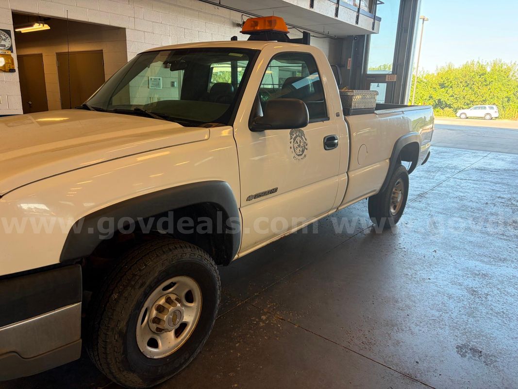 2004 Chevrolet Silverado 2500HD Work Truck Long Bed 4WD