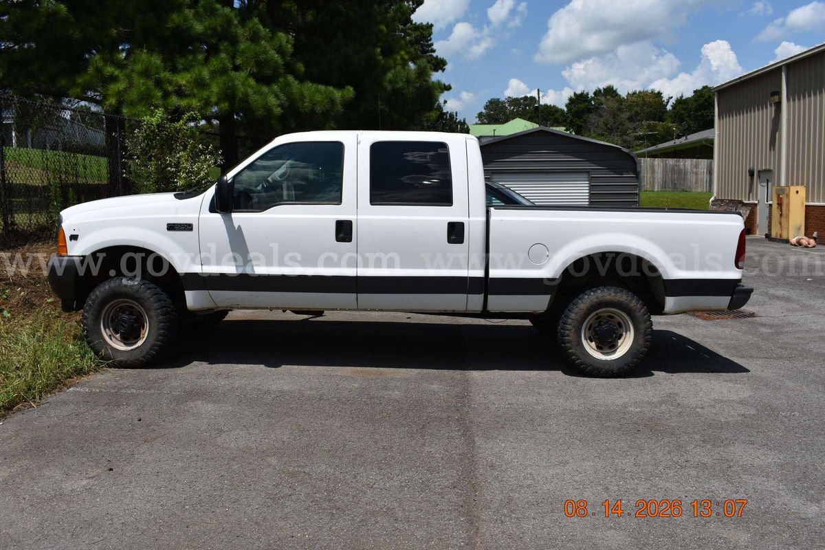 2001 Ford F-350 SD XLT Crew Cab Short Bed 4WD