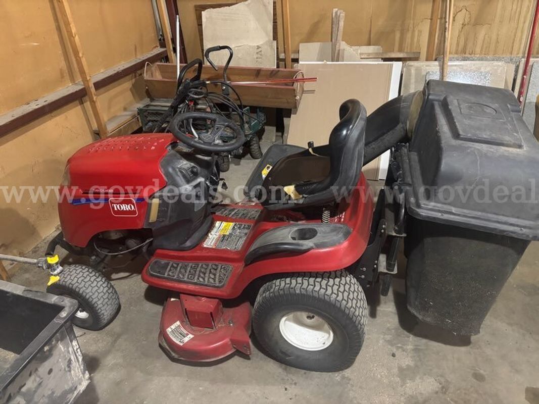 2008 Toro LX468 mower with bagger