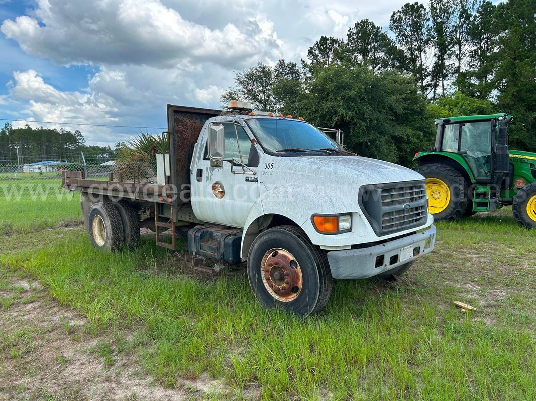 1999 Ford Flatbed truck