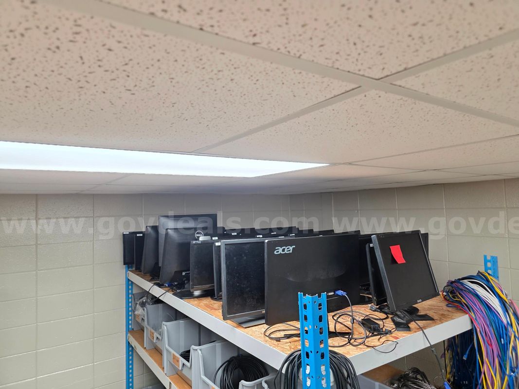 LCD Monitors (42)