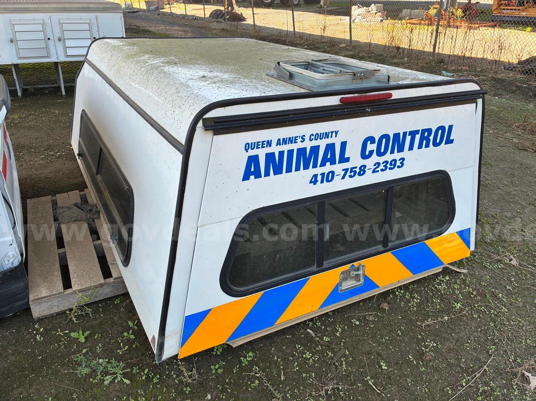 8' Truck Bed Cap - for truck with Lift Gate