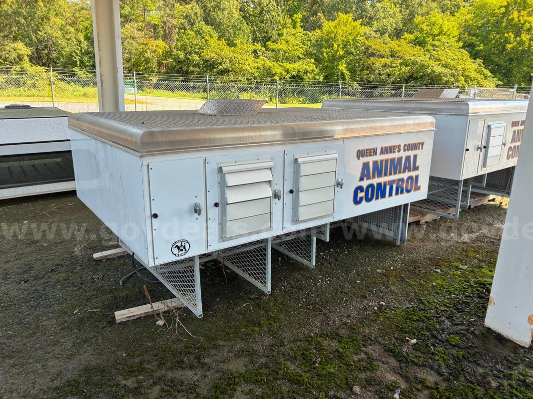 Two Aluminum Truck Bed Caps for animals - Fit 8' foot bed