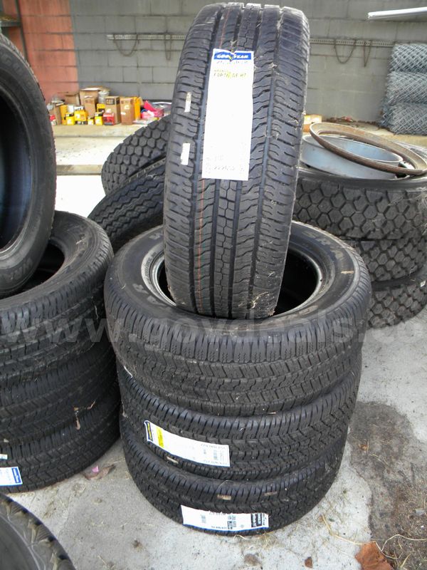 Set of 4 New Goodyear Wrangler Fortitude HT Tires 265-60R18