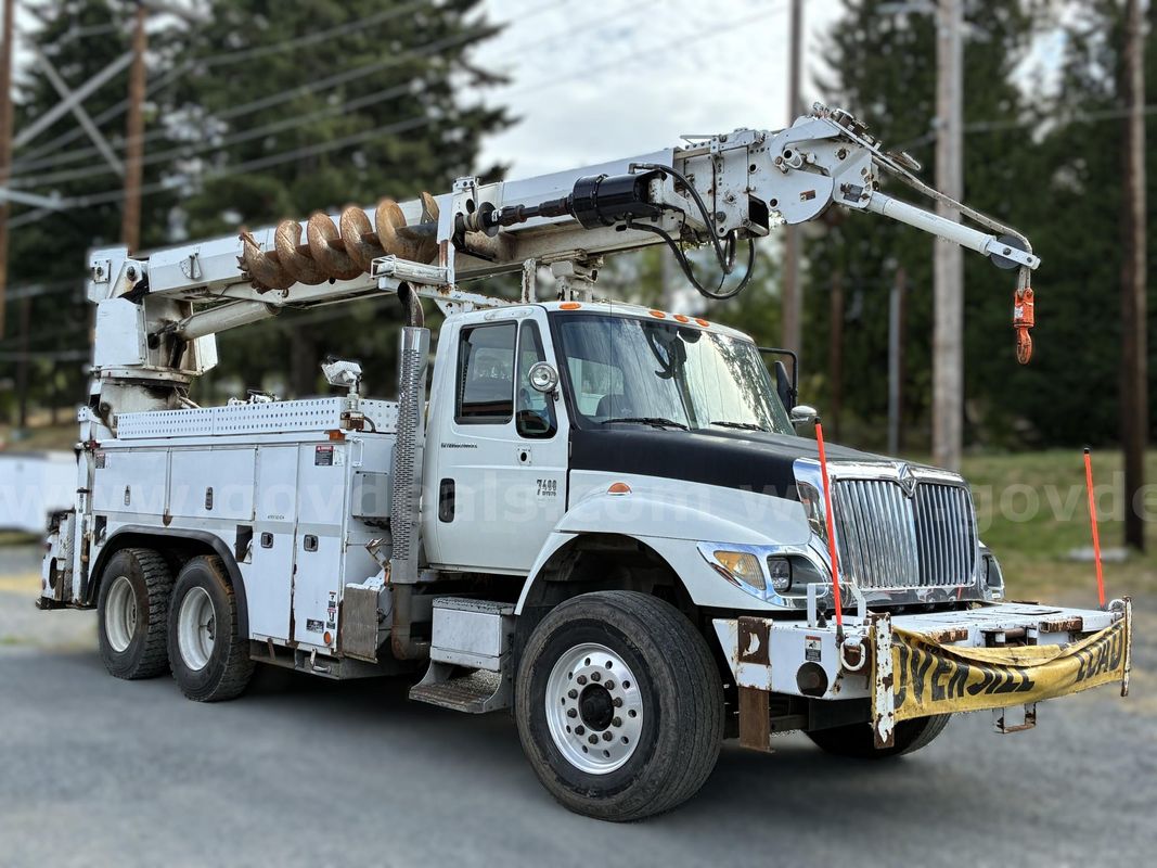 Utility Company Owned Surplus – Used 2007 International 7400
