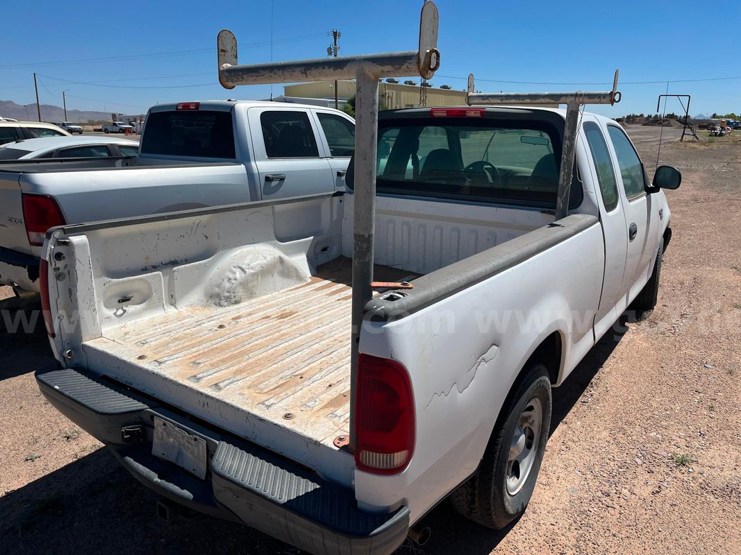 2003 Ford F-150 XL SuperCab Long Bed 2WD