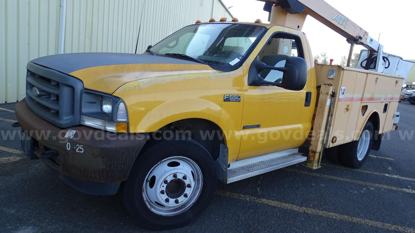 2002 Ford F-550 Super Duty XL Bucket Truck