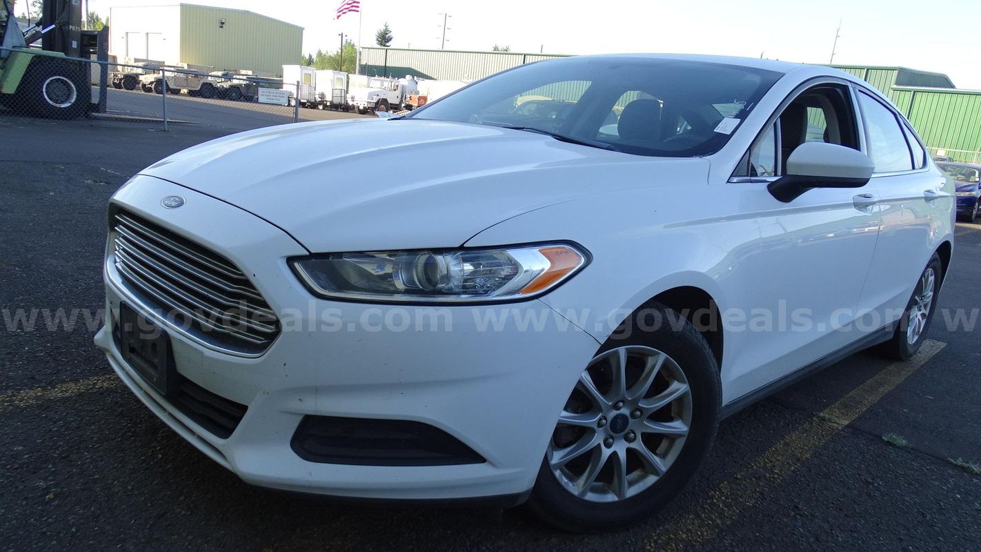 2016 Ford Fusion 4-Door Sedan