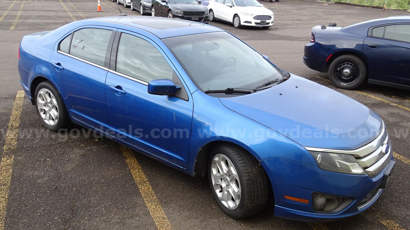 2011 Ford Fusion SE 4-Door Sedan - Low Miles!